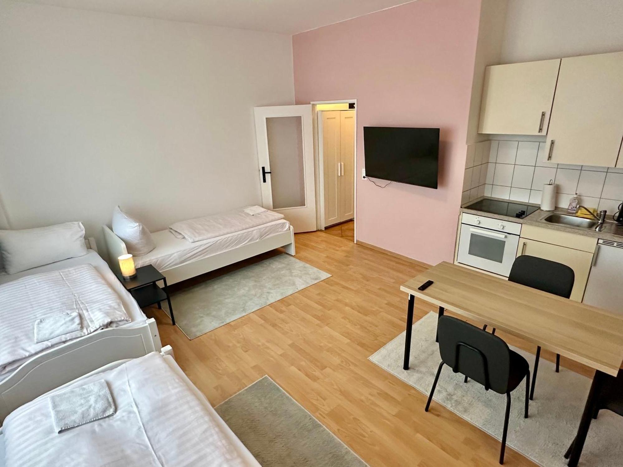 Hevals Budget & Beyond Berlino